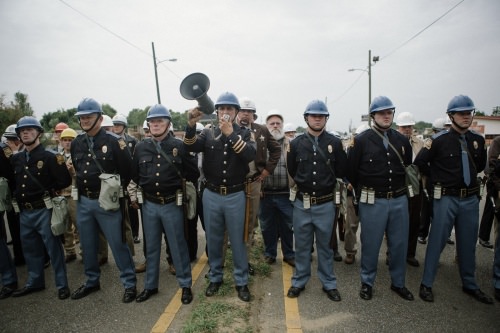 Die örtliche Polizei von Selma, Alabama, versucht, den Marsch zu verhindern.