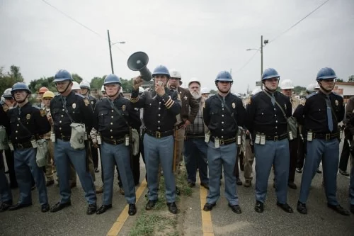 Die örtliche Polizei von Selma, Alabama, versucht, den Marsch zu verhindern.