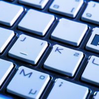 Tastatur mit Facebook-Daumen