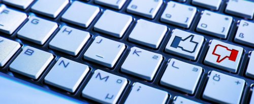 Tastatur mit Facebook-Daumen