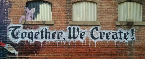 Grafitti auf Ziegelwand, Beschriftung: Together We Create